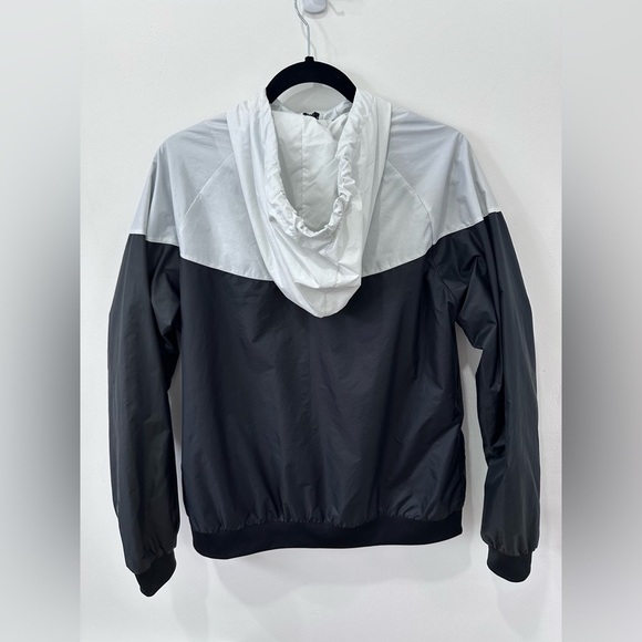 Nike Women’s Hooded Windbreaker - L - Picture 9 of 10